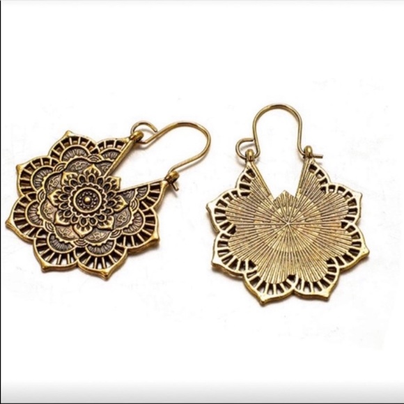 TARNISHED GOLD MANDALA LOTUS FLOWER HUGGIE HOOPS - Picture 2 of 4
